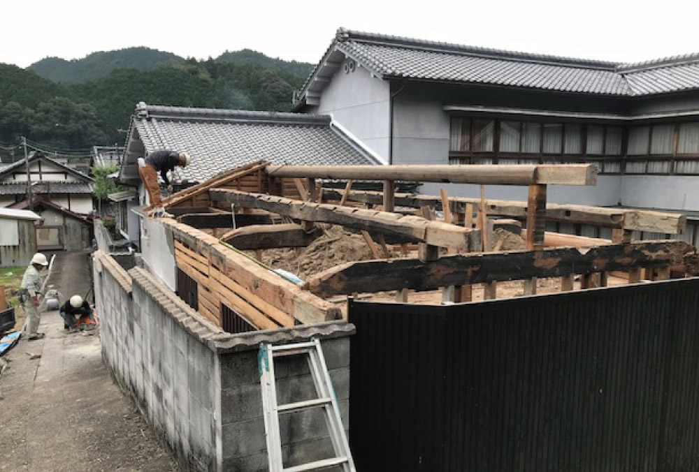 木造平屋瓦葺建物解体工事